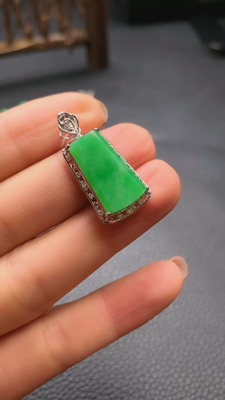 【闪购商品】翡翠吊坠(不含链)18K金镶嵌吊坠