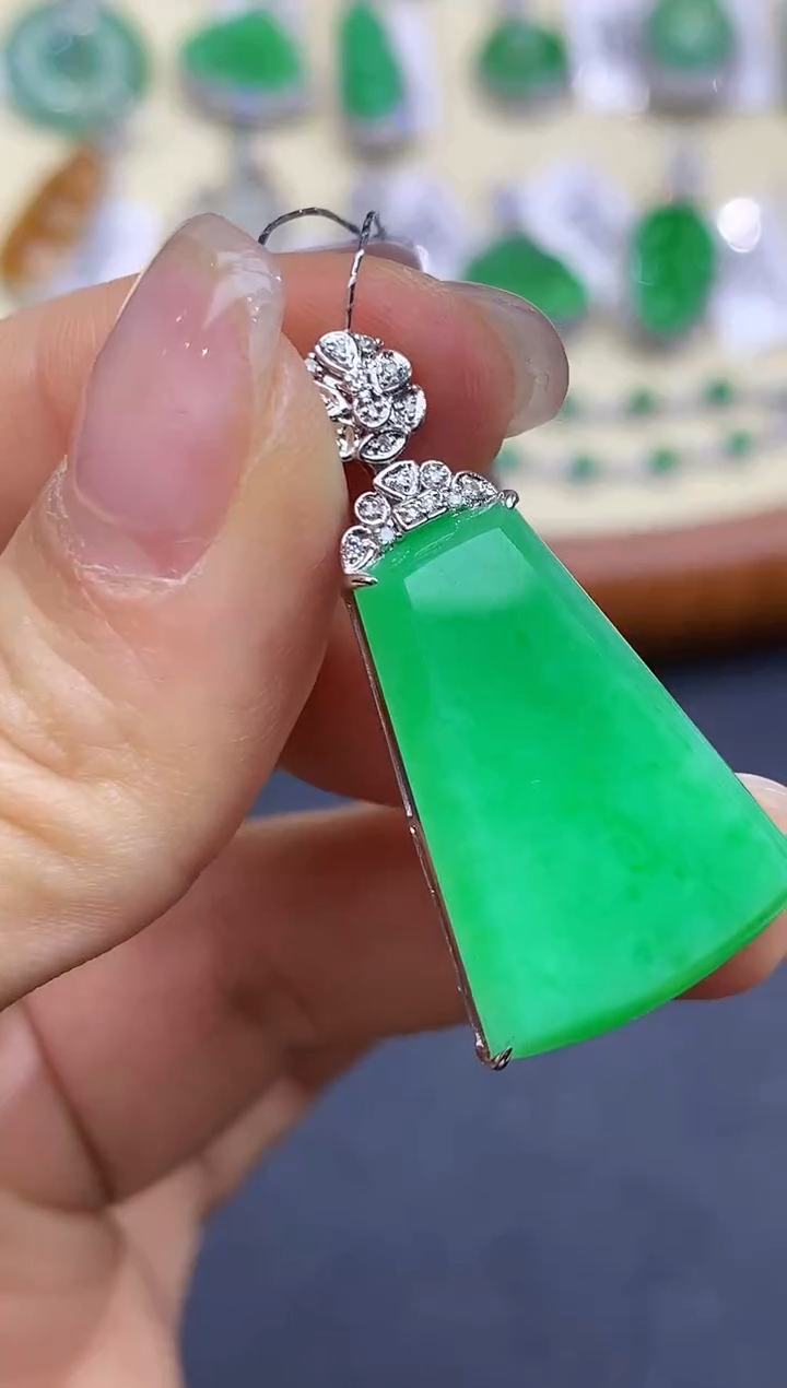 【闪购商品】翡翠吊坠(不含链)18K金镶嵌2564