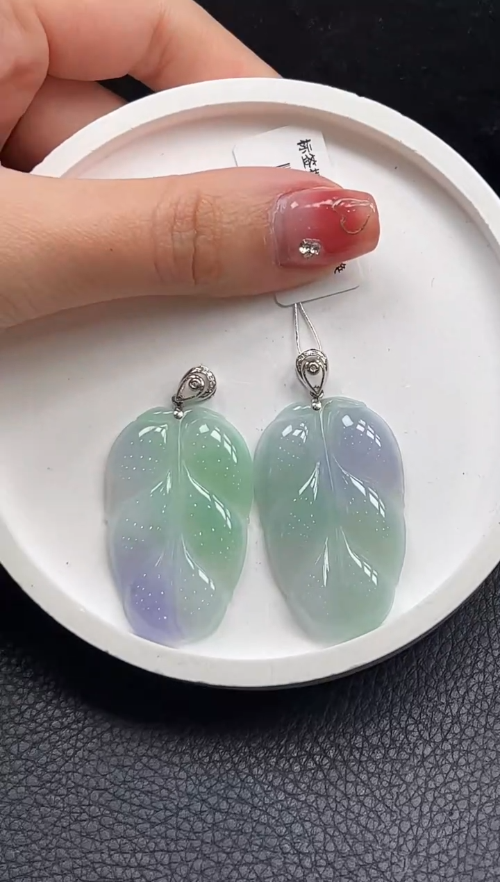 【闪购商品】翡翠颈饰18K金镶嵌春彩叶子多样性发1件