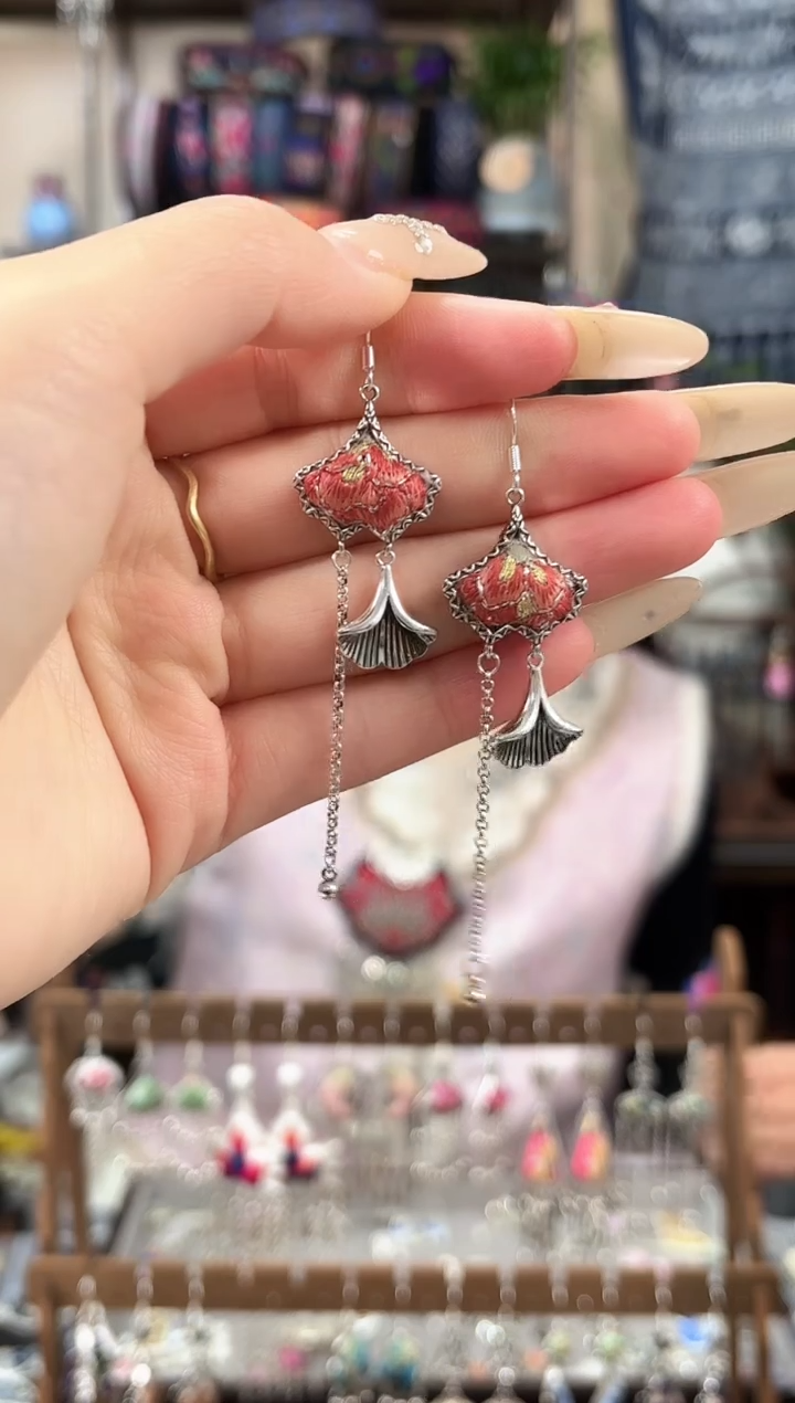 织绣民族风非遗老绣苗银饰品136