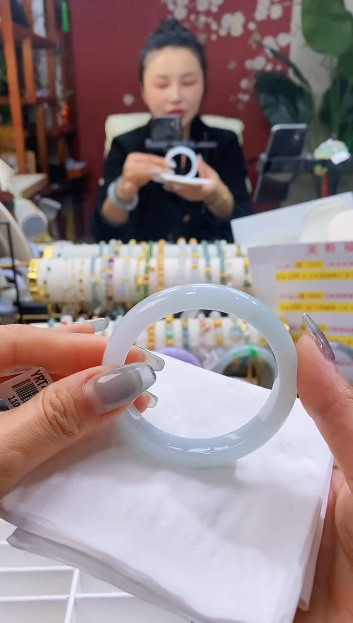 【闪购商品】翡翠手镯未镶嵌77显白5253/10.6*7.4