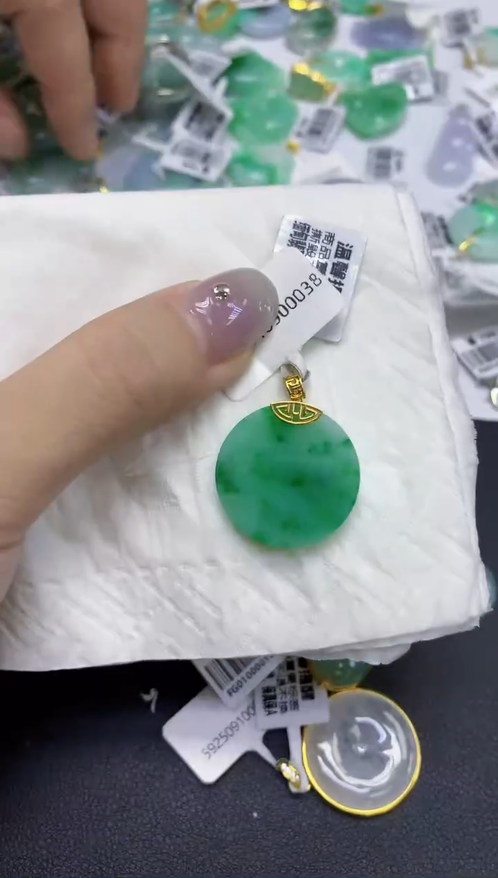 颈饰18K金镶嵌翡翠天然缅甸翡翠A货百元以上9元证书费自理