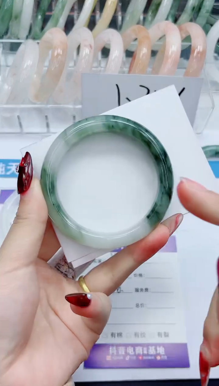 【闪购商品】石英质玉手镯未镶嵌136-56