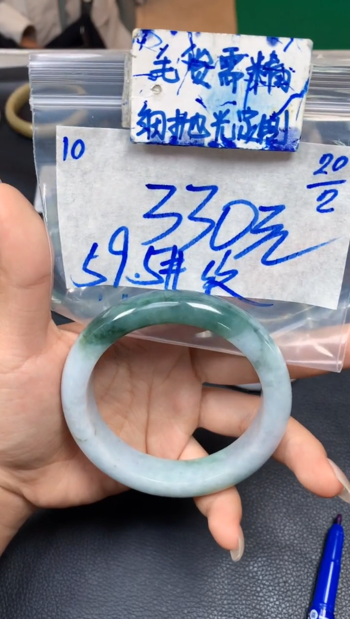 【闪购商品】定制翡翠未镶嵌10毛货需精细抛光手镯多样性拍一发一