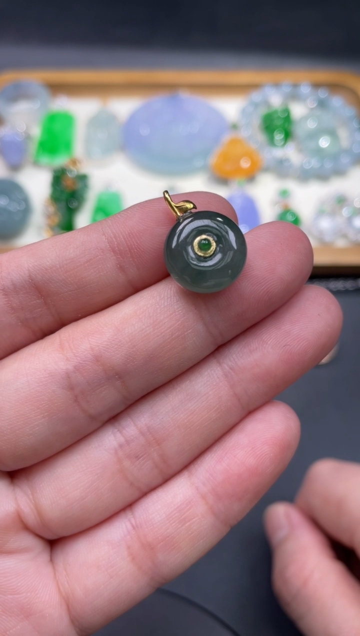 【闪购商品】翡翠颈饰18K金镶嵌21.......