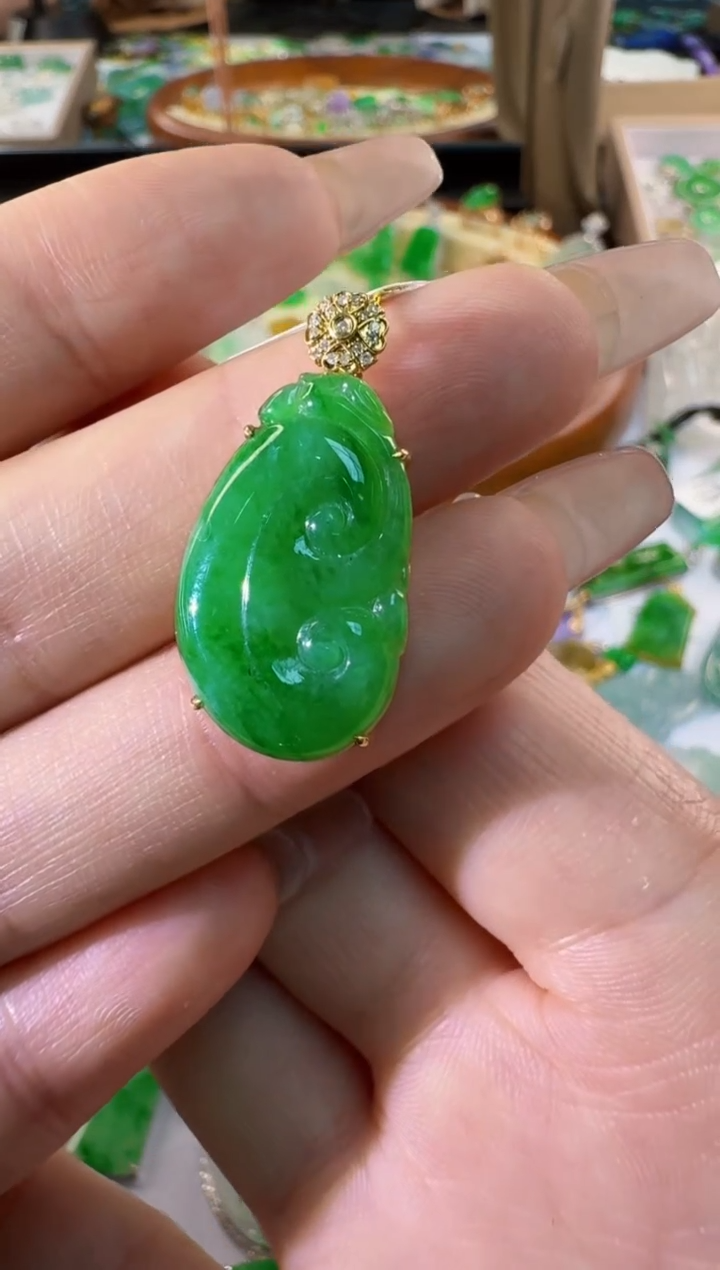 【闪购商品】翡翠颈饰18K金镶嵌缅甸翡翠A货吊坠