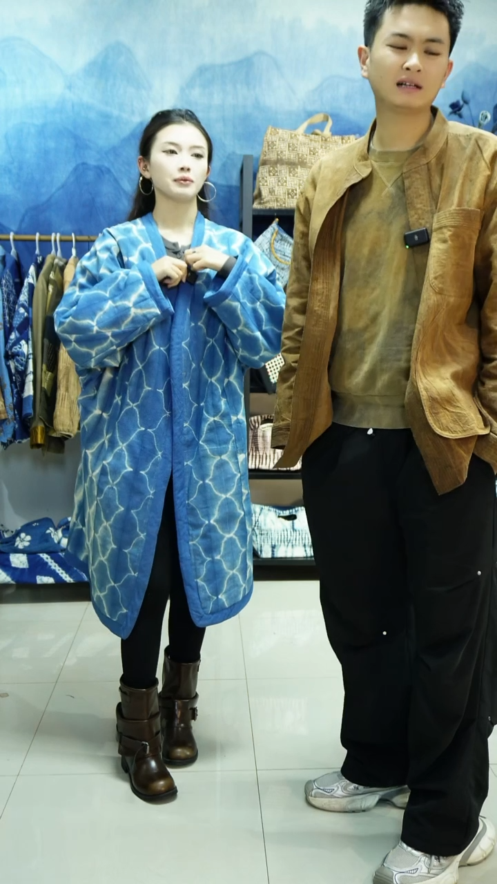 织绣蓝染纯手工扎花充棉风衣