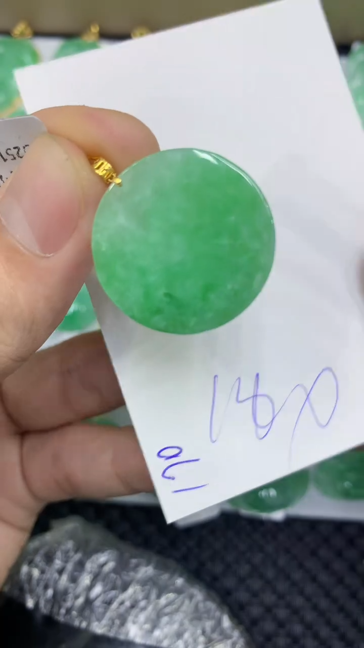 颈饰18K金镶嵌翡翠缅甸A货翡翠