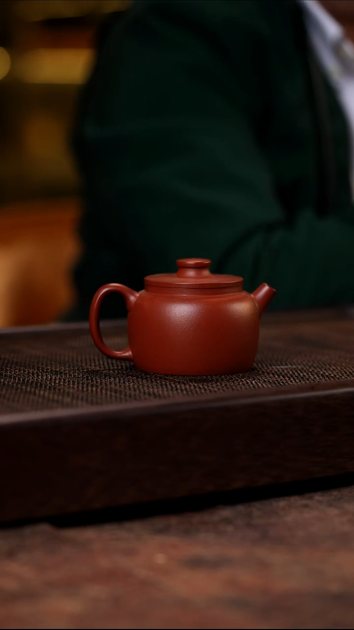 宜兴紫砂龙山朱砂巨轮珠