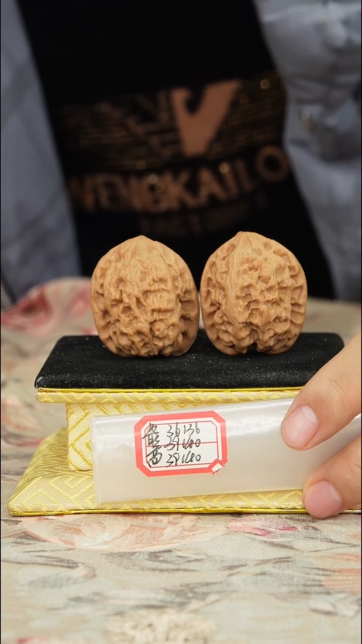 【闪购商品】文玩核桃把件马蹄有修