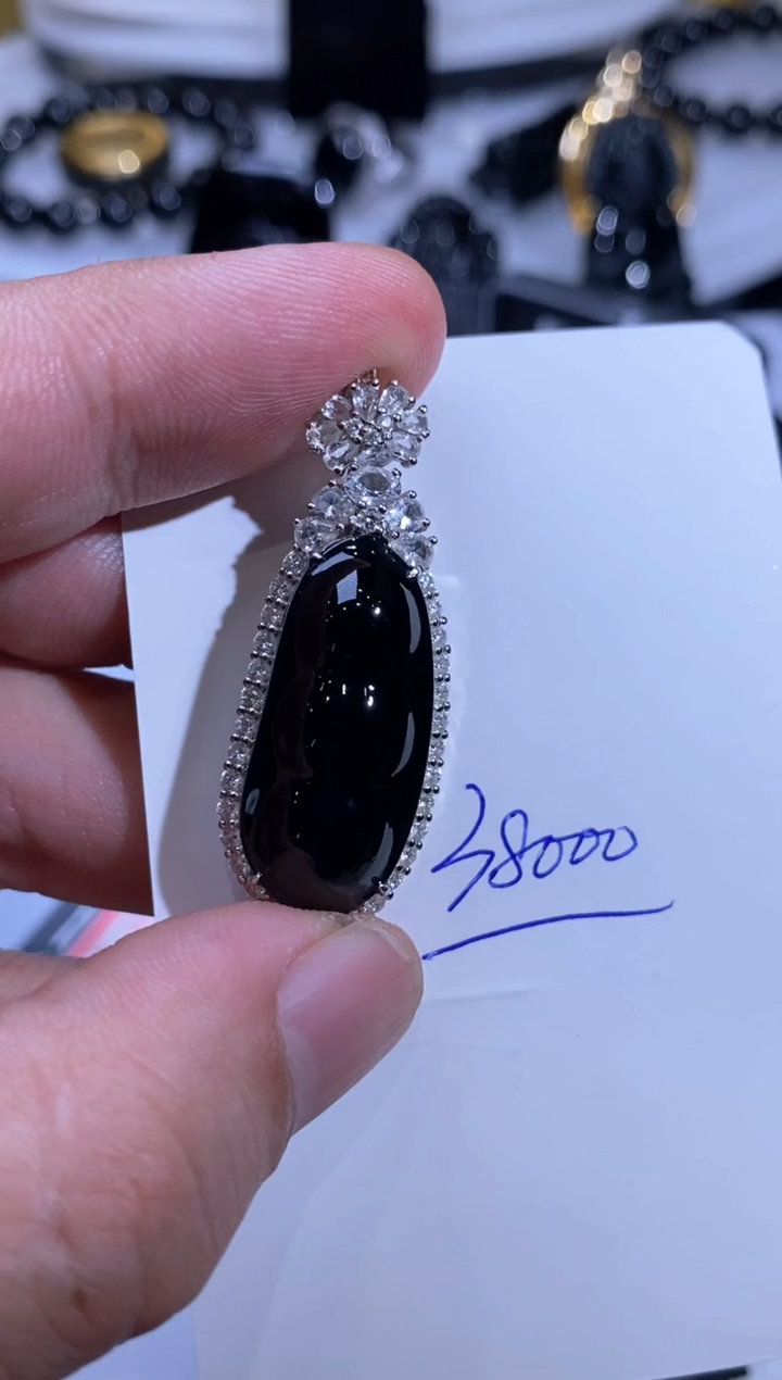 颈饰18K金镶嵌翡翠缅甸天然A货翡翠墨翠 连中三元豆