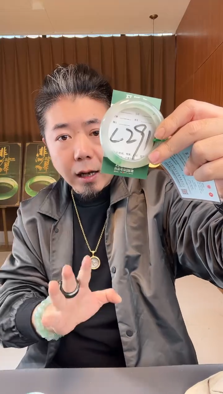 【闪购商品】石英质玉手镯未镶嵌非洲翠