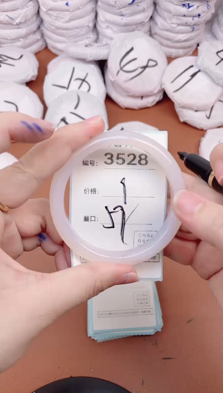 【闪购商品】玛瑙/玉髓手镯未镶嵌3528