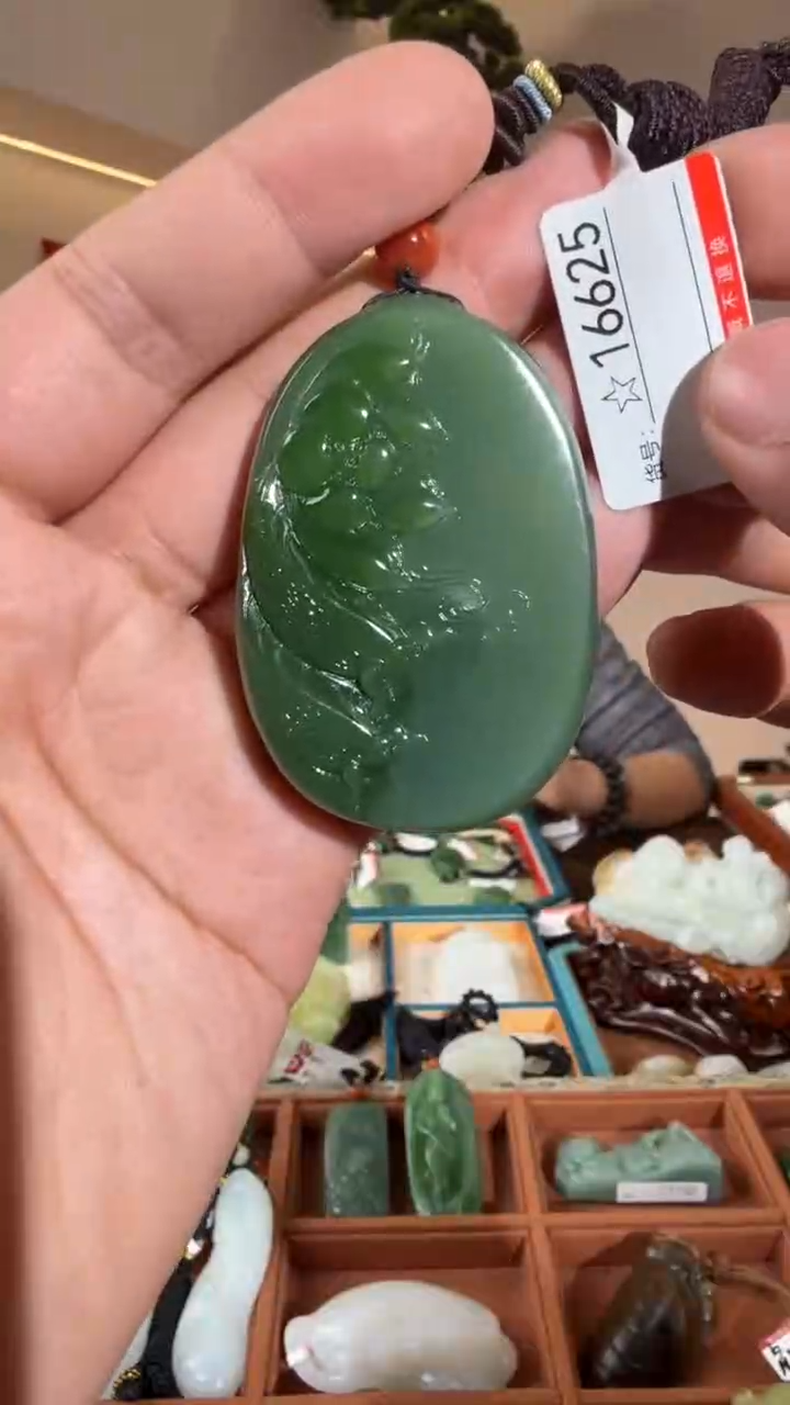 颈饰未镶嵌和田玉1