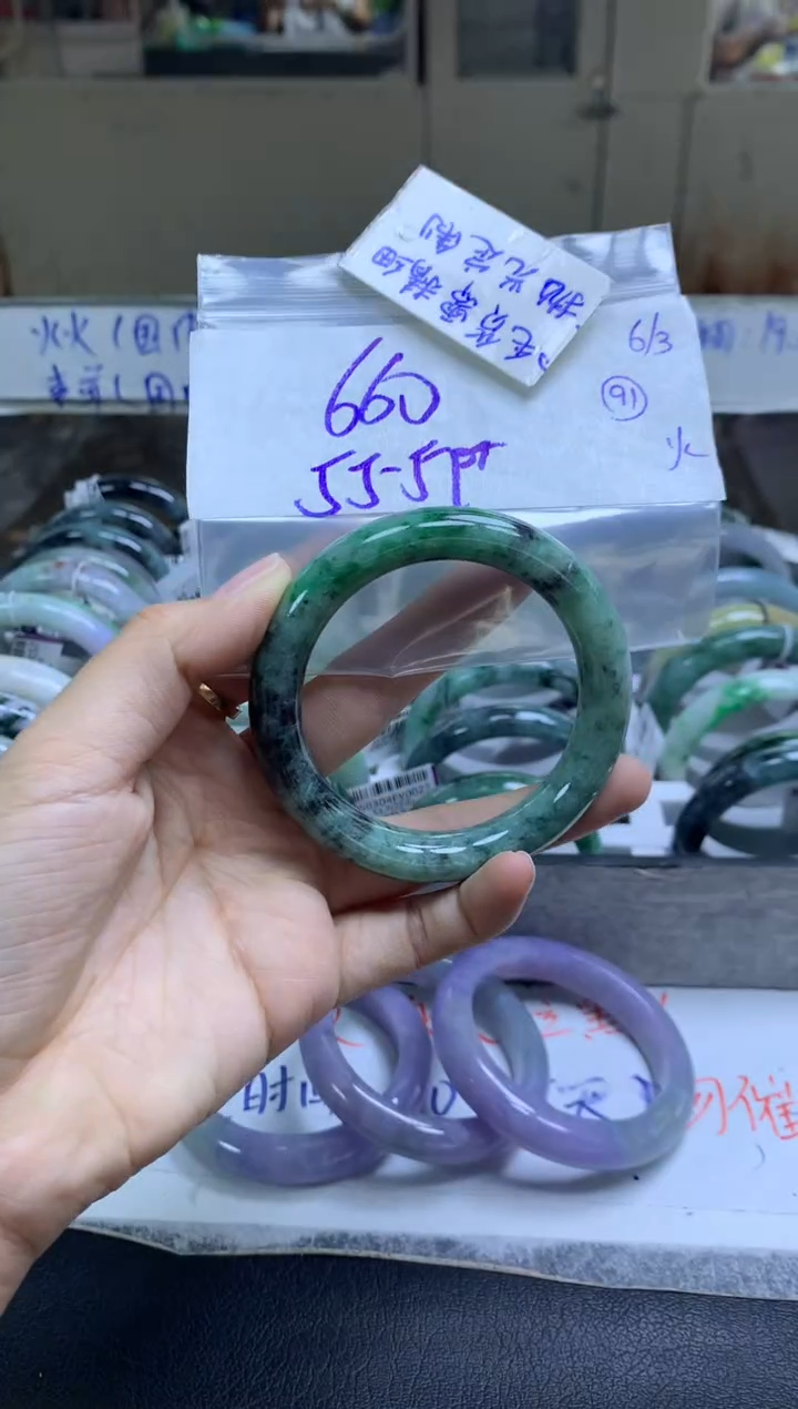 【闪购商品】定制翡翠未镶嵌手镯毛货需精细抛光+多人+660元