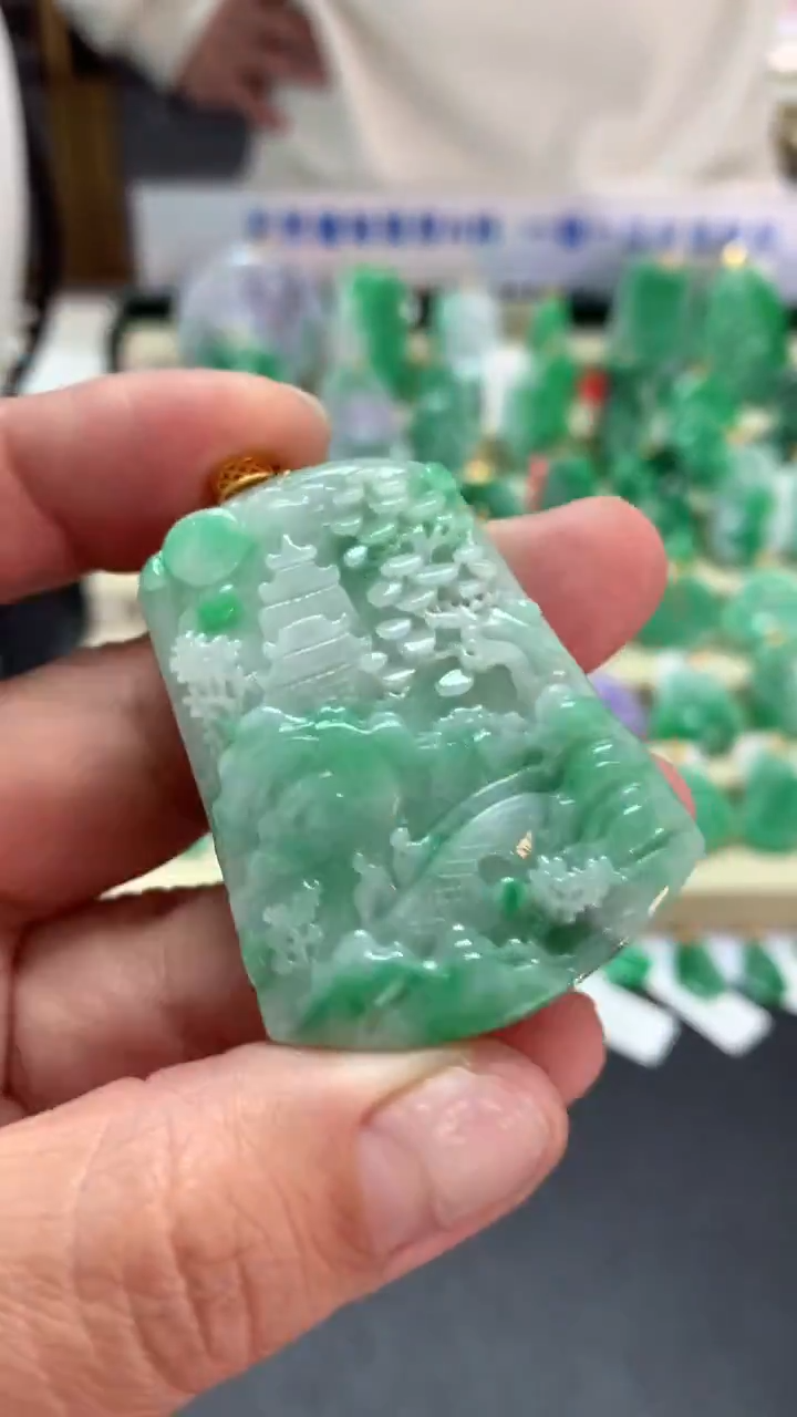 【闪购商品】翡翠吊坠(不含链)18K金镶嵌挂件