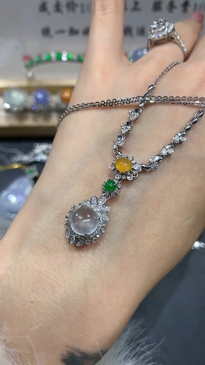 【闪购商品】翡翠吊坠(赠链)18K金镶嵌15团购