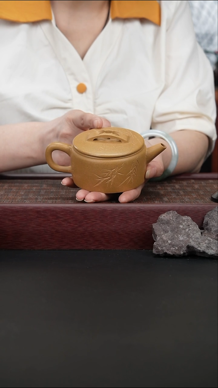 茶壶紫砂黄金段  刻绘  汉瓦