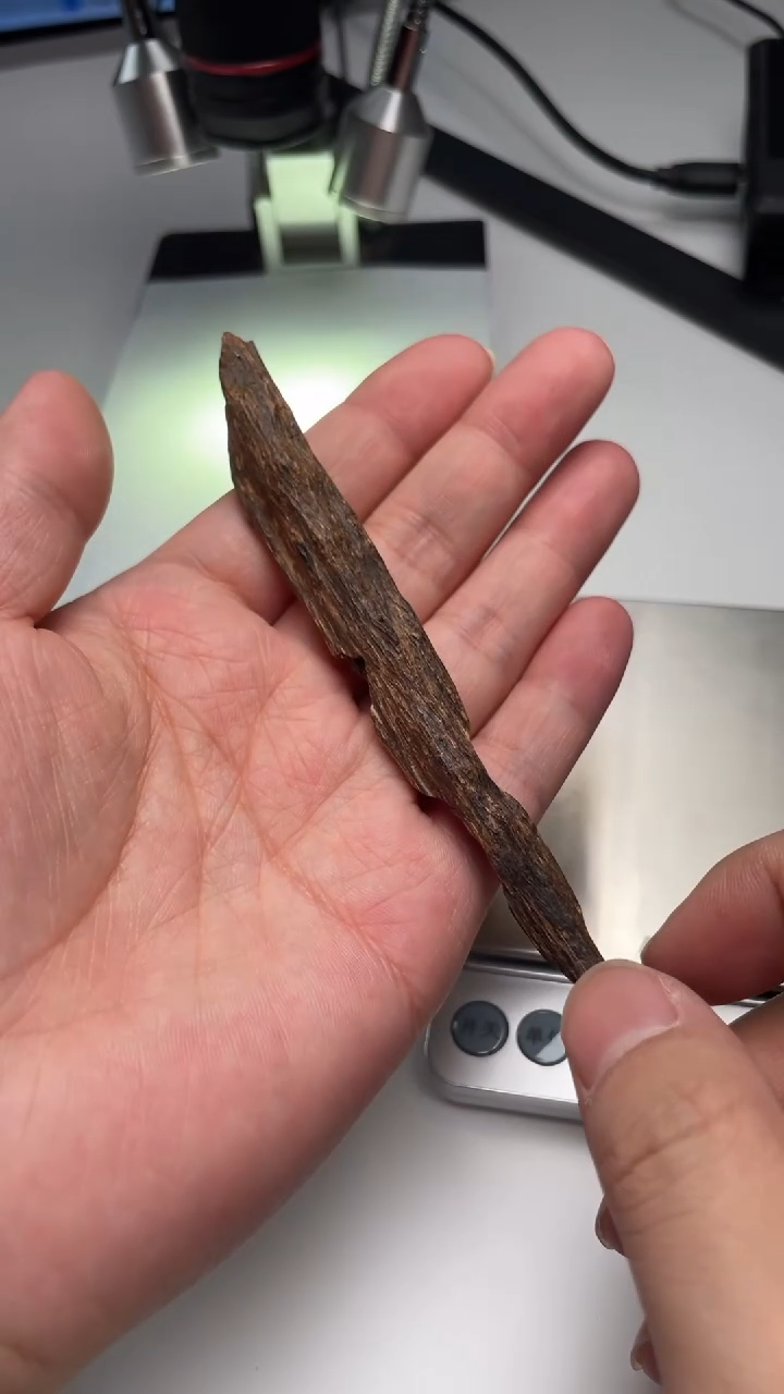 【闪购商品】沉香摆件越南芽庄沉水树芯油9.19克