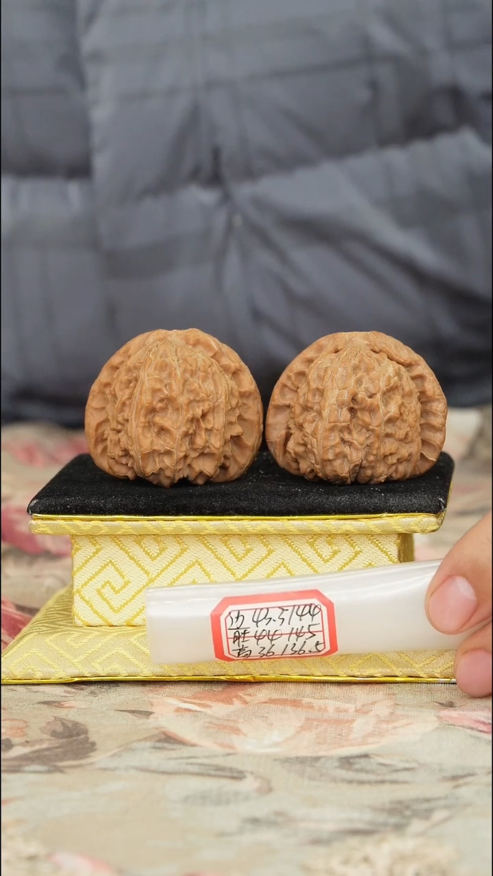 【闪购商品】文玩核桃把件白狮子有修