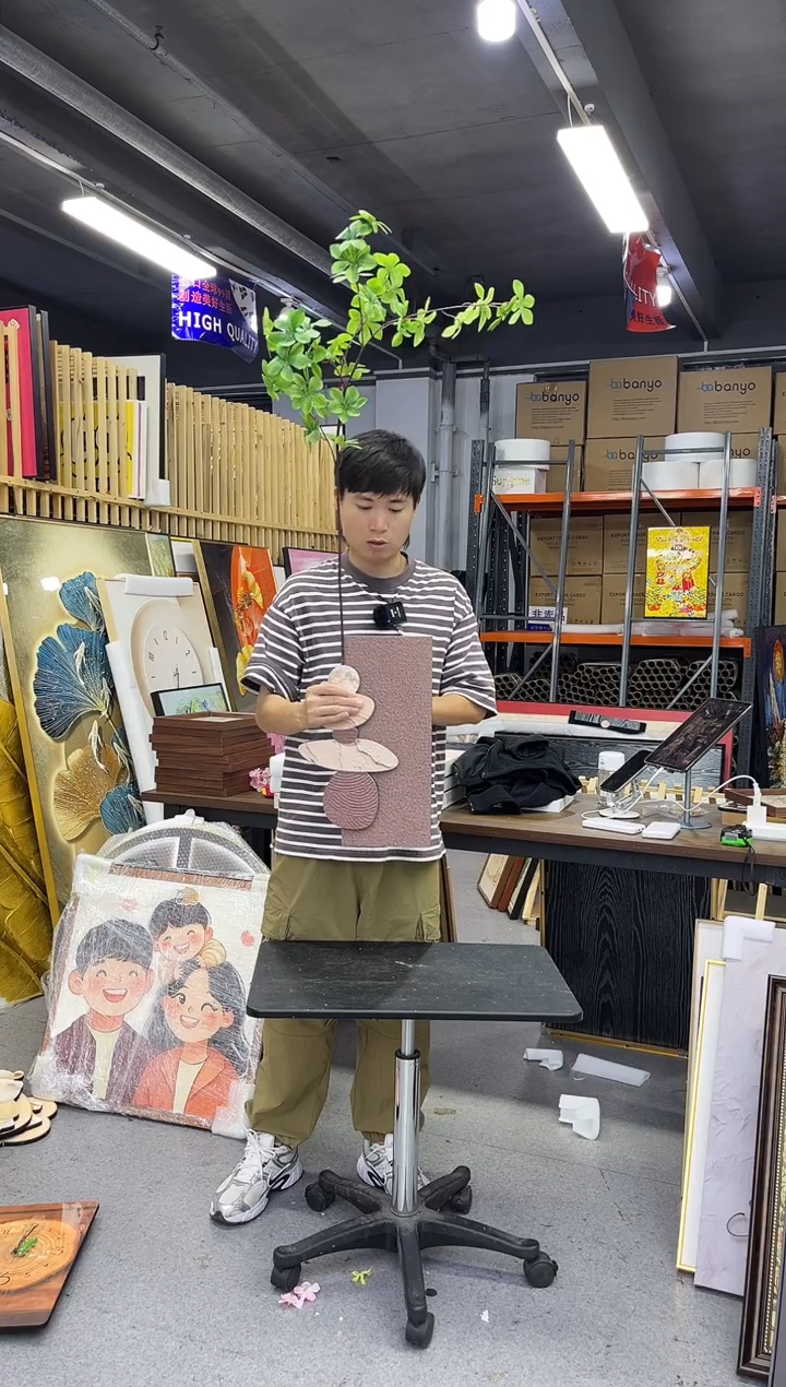 竖款砂岩带绿植画