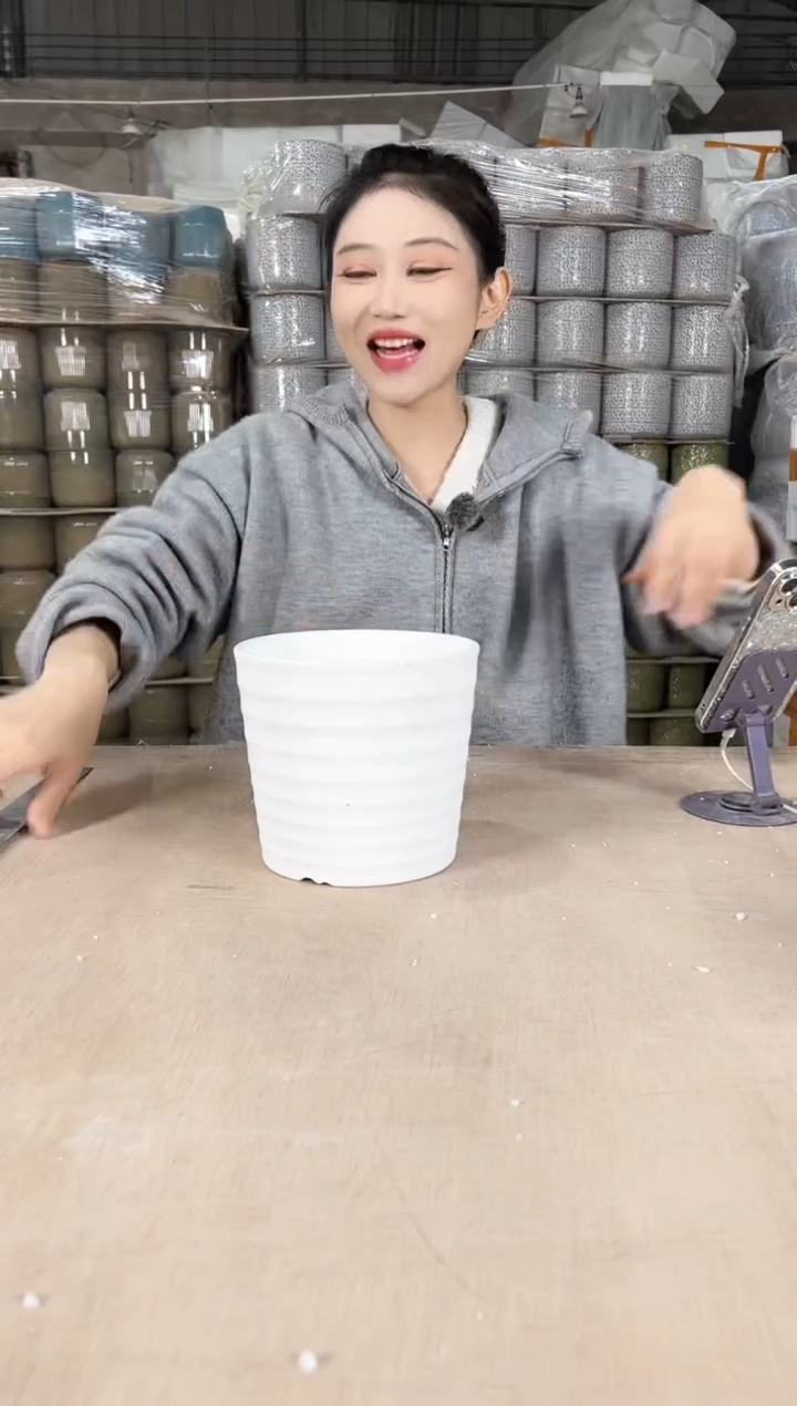 【闪购商品】陶瓷轻质横纹白色大号16x14