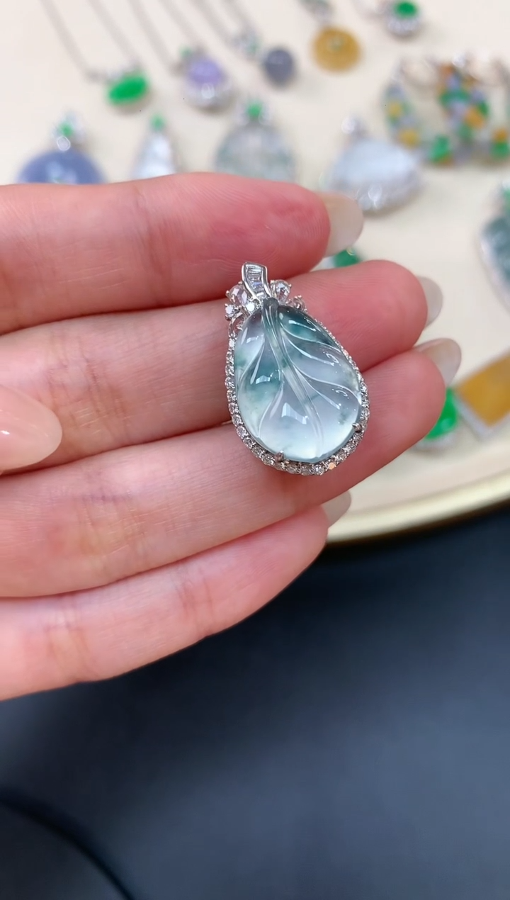 【闪购商品】翡翠吊坠(不含链)18K金镶嵌A813|19800