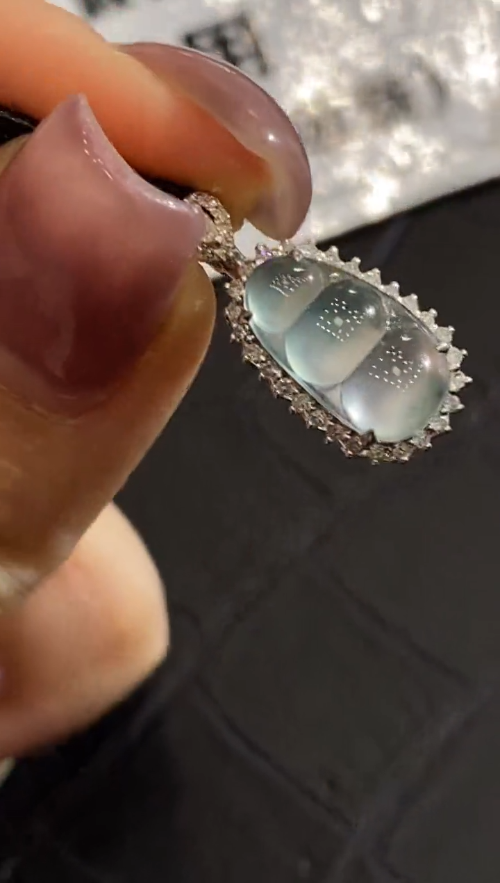 翡翠18K金镶嵌颈饰收到货48小时鉴赏期（超时不退不换）