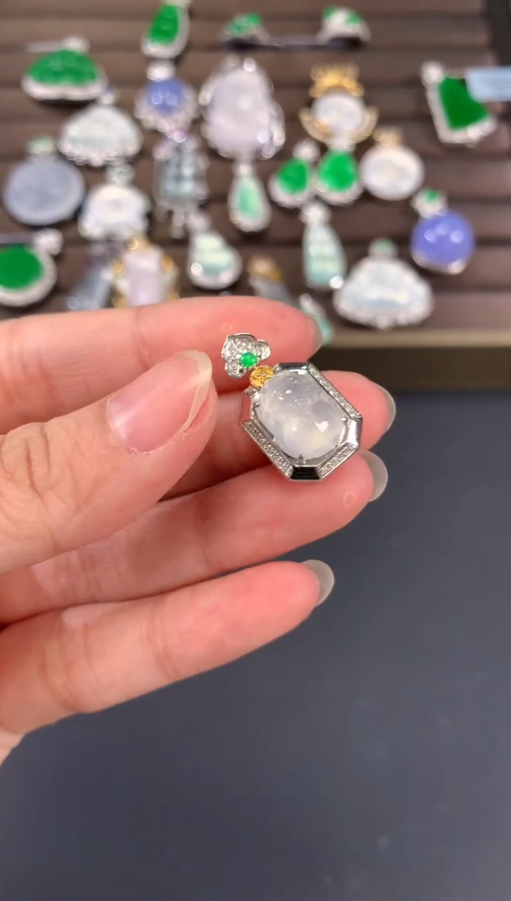 【闪购商品】翡翠吊坠(不含链)18K金镶嵌C90|3980