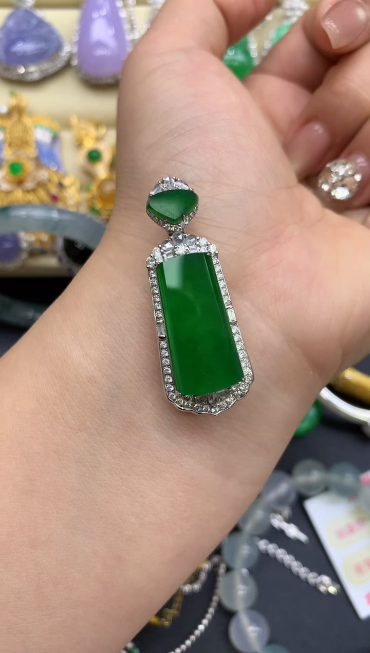 颈饰18K金镶嵌翡翠162-中国好珍宝