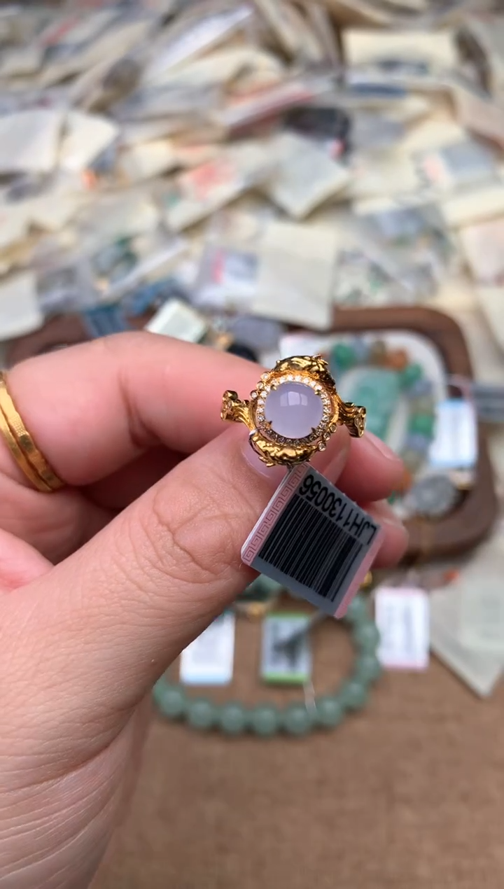 18K金镶嵌挂件翡翠一
