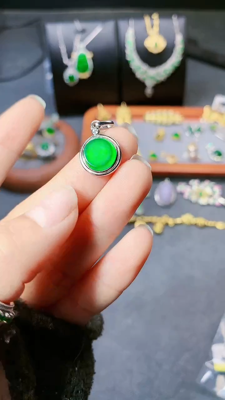 【闪购商品】翡翠吊坠(赠链)银S925镶嵌吊坠