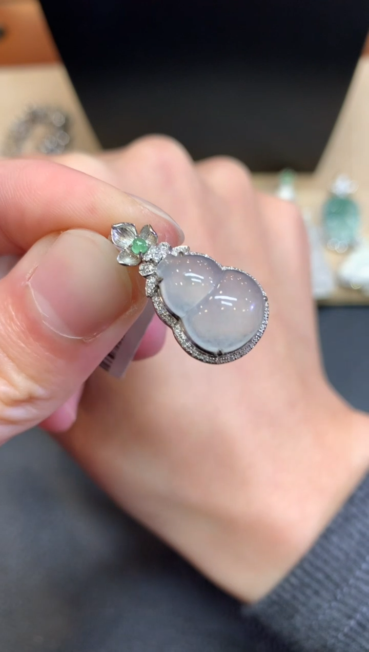 【闪购商品】翡翠颈饰18K金镶嵌葫芦【无服务费】