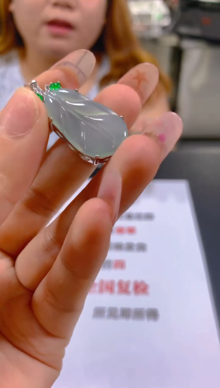 翡翠未镶嵌颈饰多样性发一