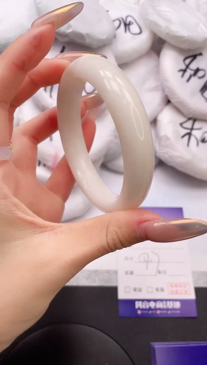 【闪购商品】和田玉手镯未镶嵌17K106-57