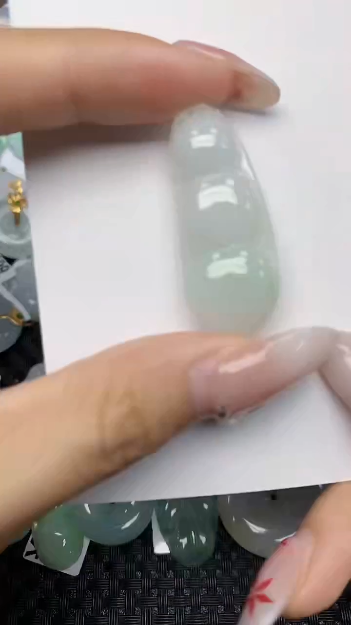 【闪购商品】翡翠颈饰未镶嵌天然翡翠A货