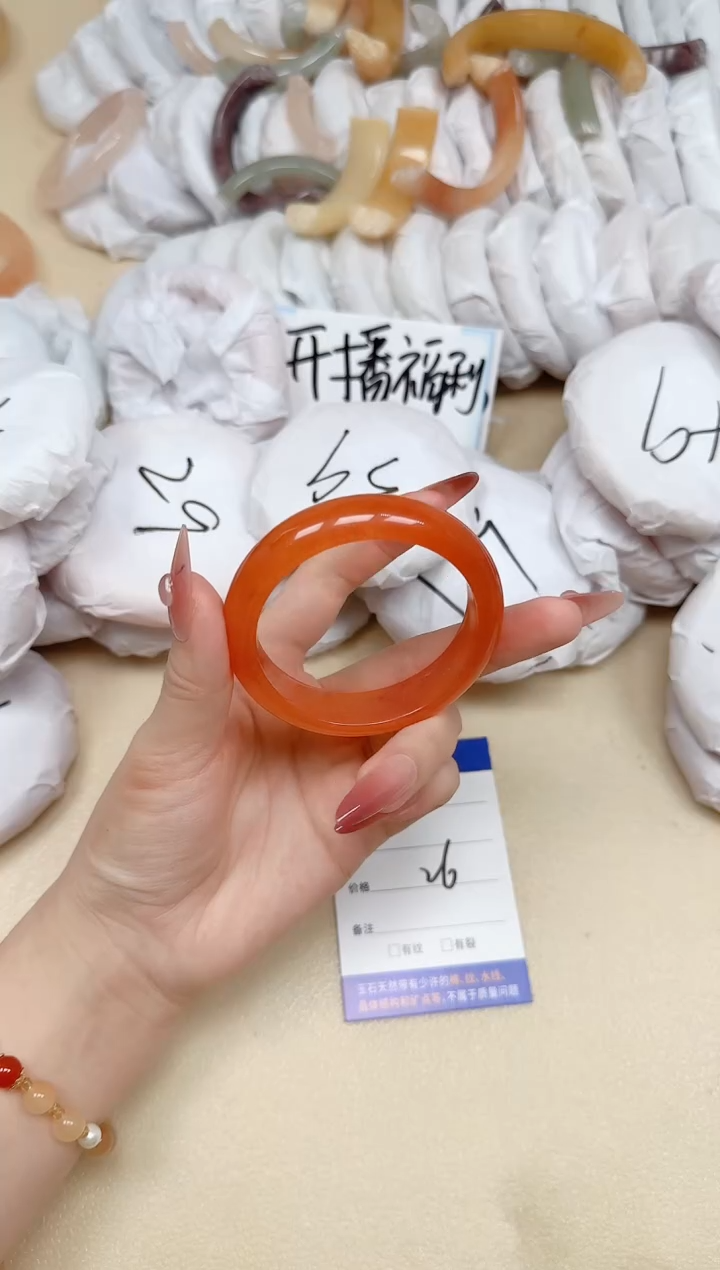 石英质玉手镯未镶嵌11/53.3