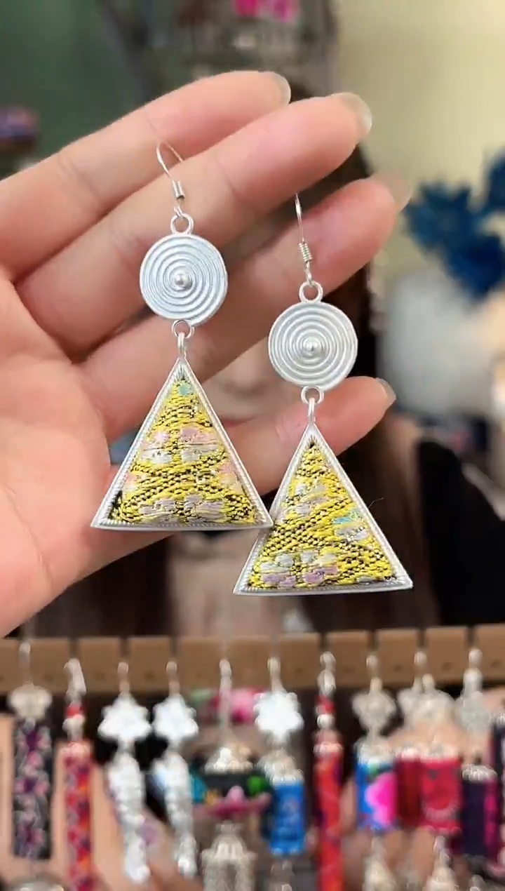 彩云南阁非遗老绣苗银饰品286