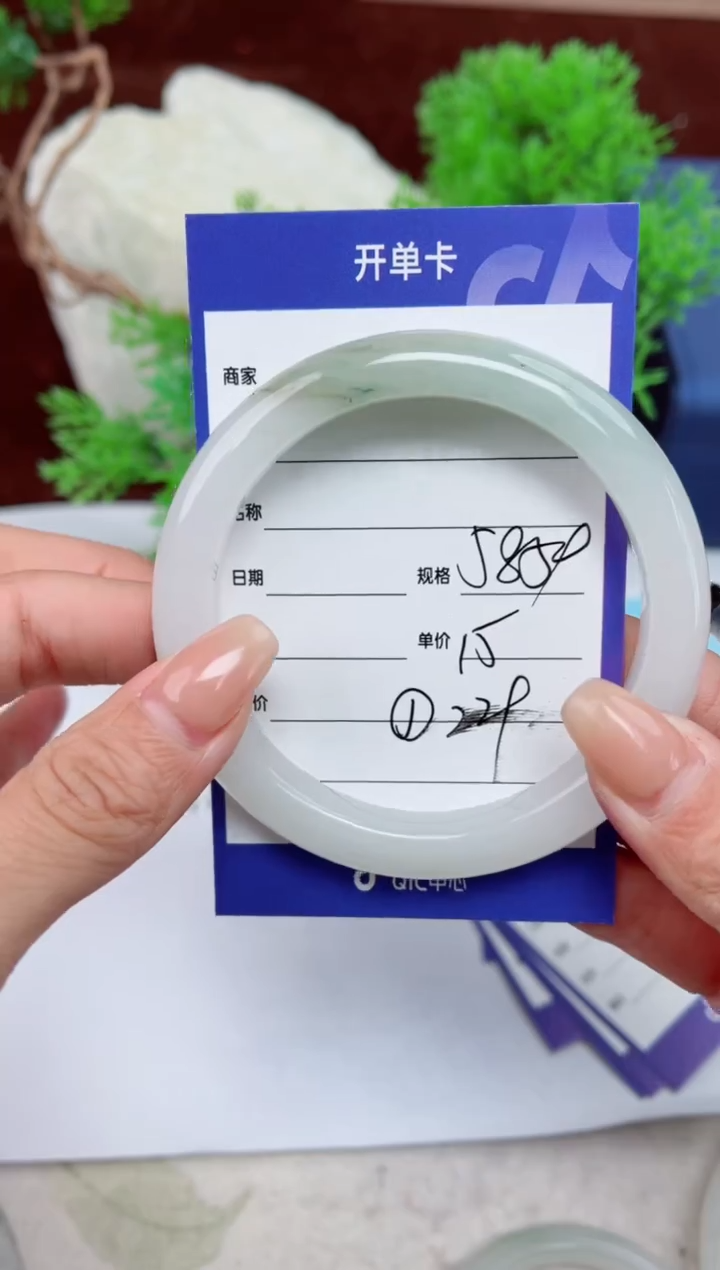 【闪购商品】石英质玉手镯未镶嵌229