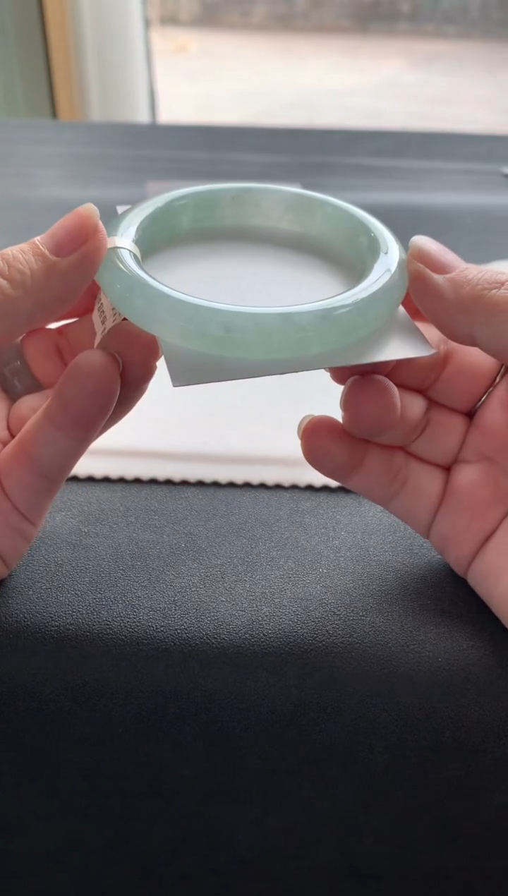 【闪购商品】翡翠手镯未镶嵌54.1圆条S6379买断