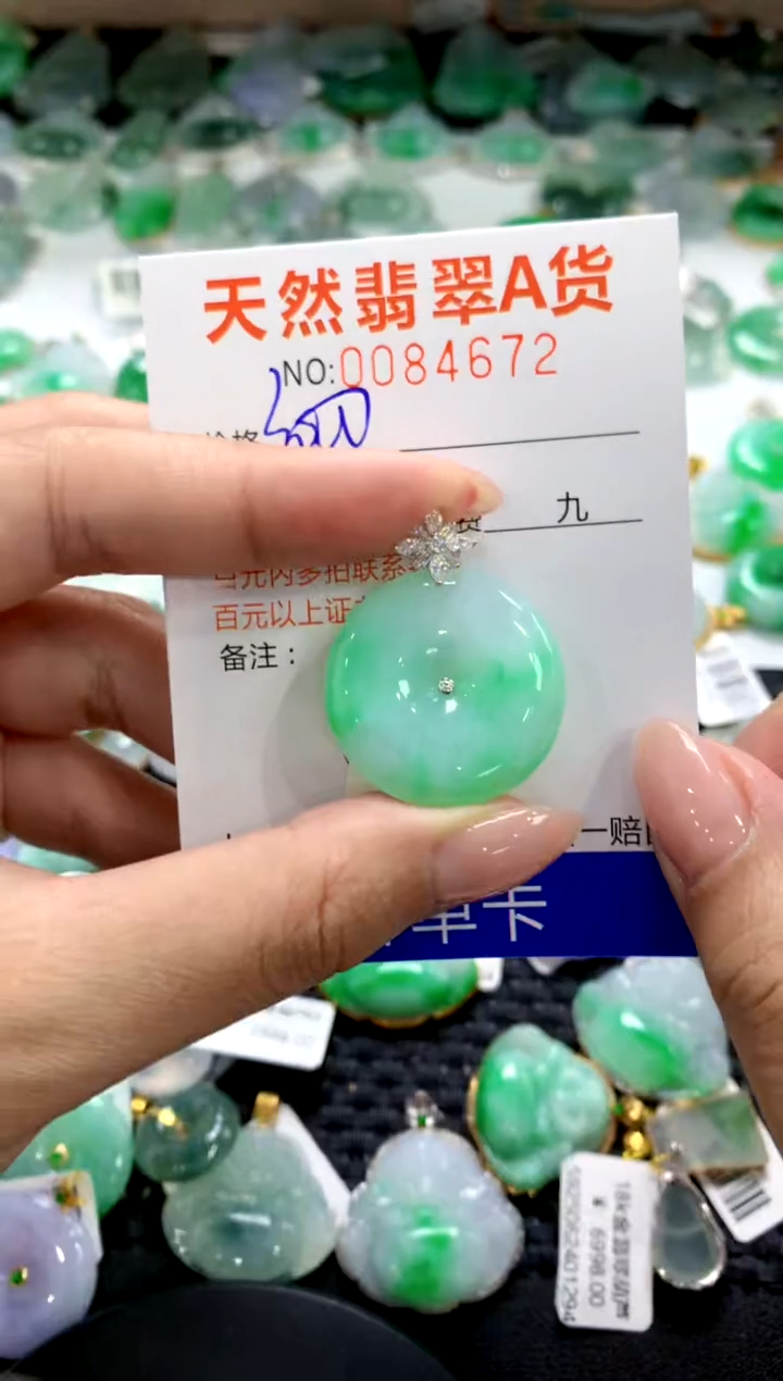 翡翠18K金镶嵌颈饰1111111111111111