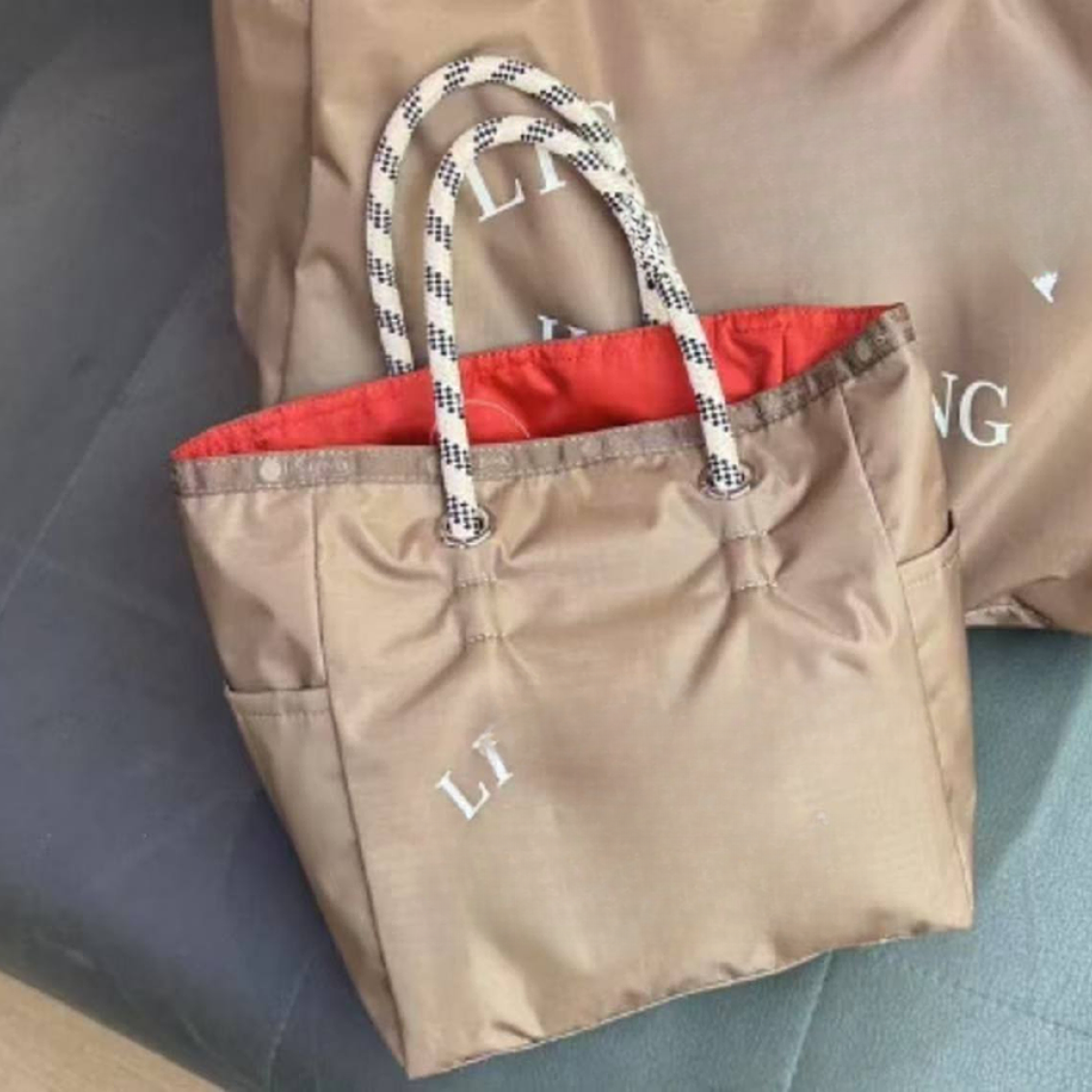 Z798 手提包女字母印1114小号外棕内红