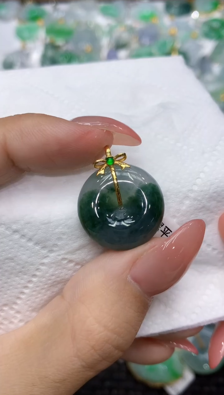 颈饰18K金镶嵌翡翠111111111111