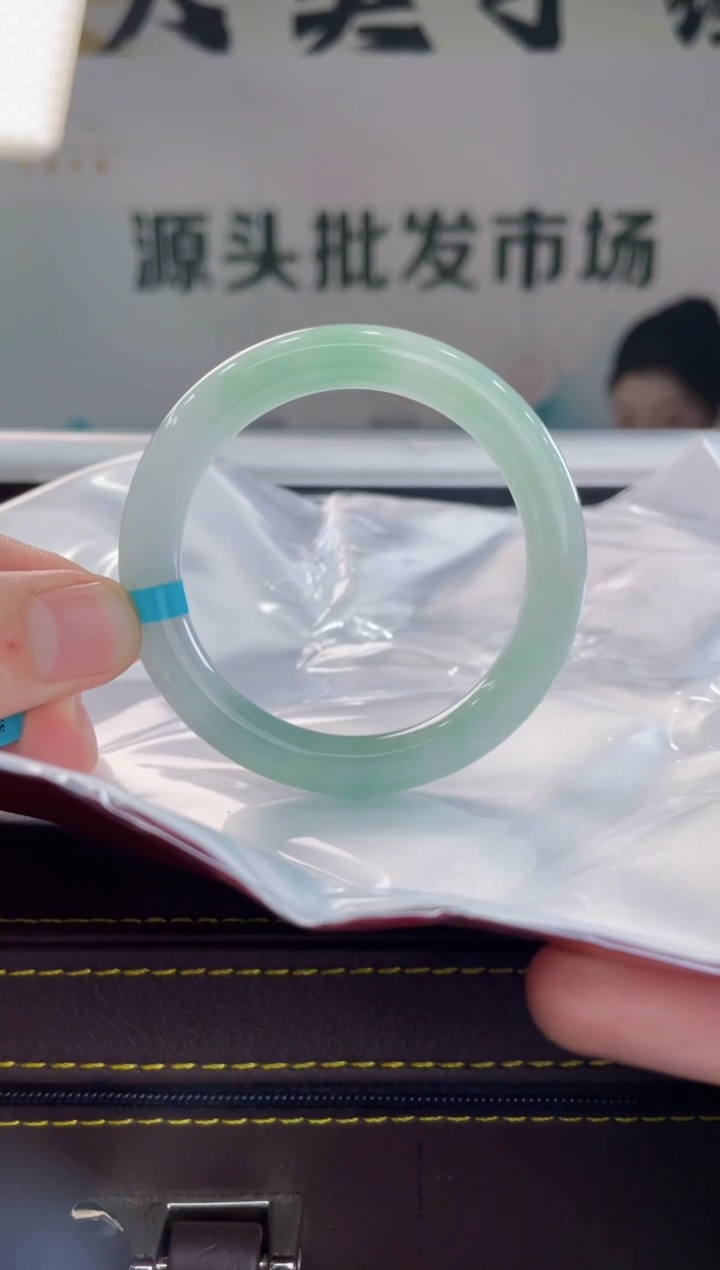 【闪购商品】翡翠手镯未镶嵌手镯