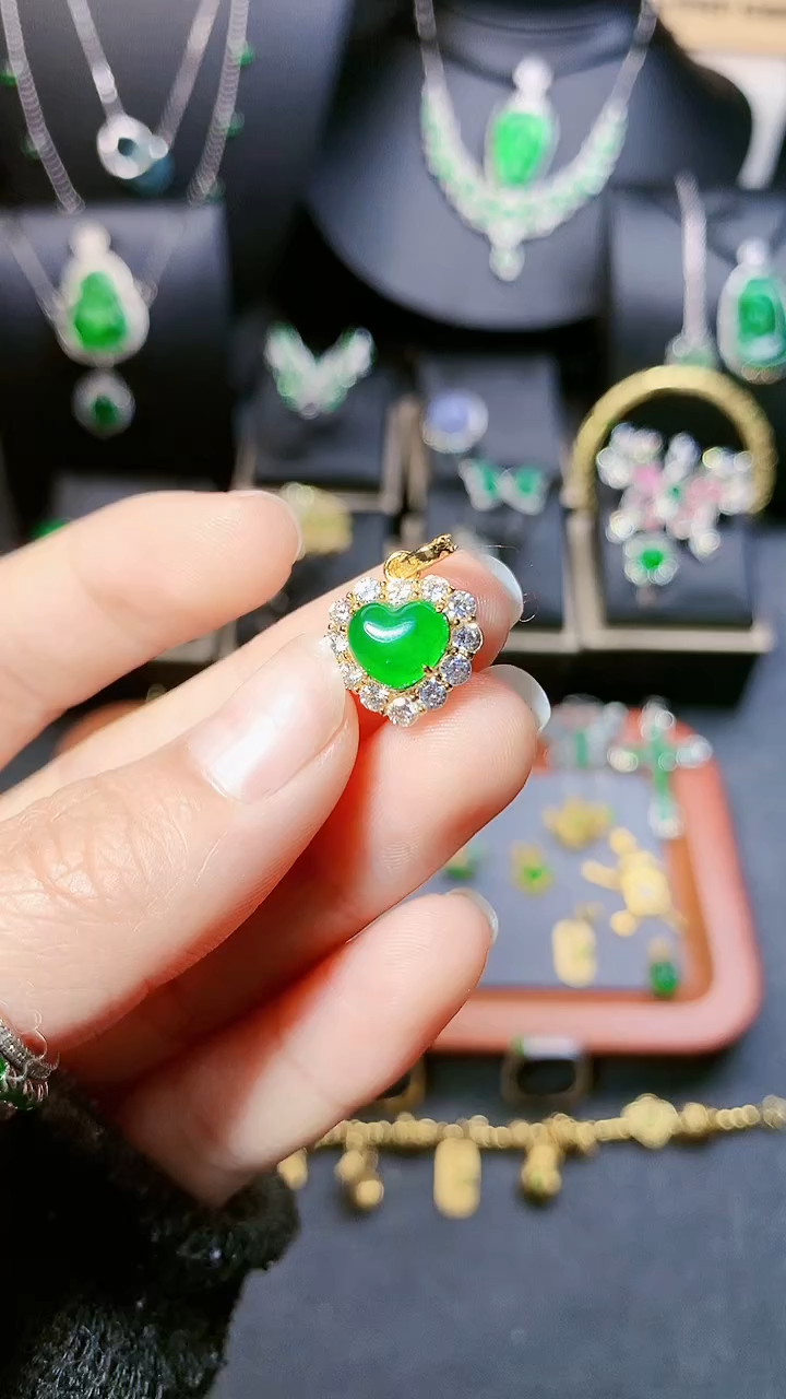 【闪购商品】翡翠吊坠(不含链)银S925镶嵌小提留