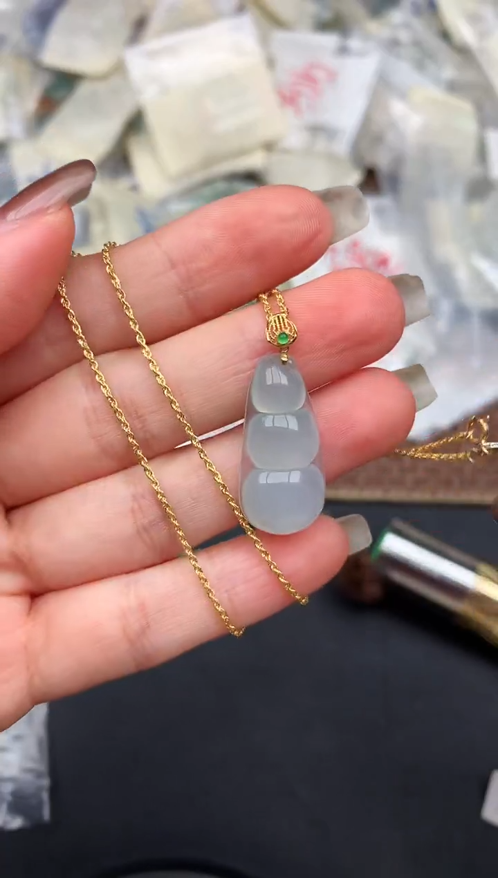 18K金镶嵌挂件翡翠?***萱—