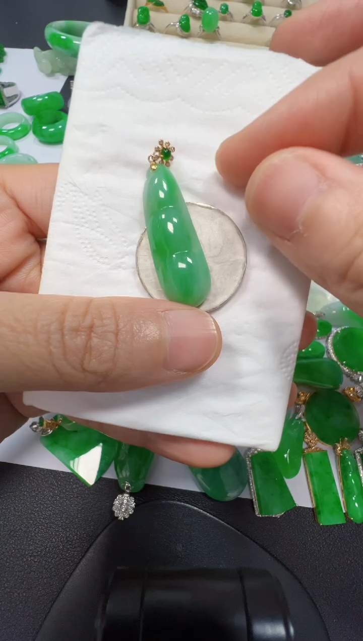 吊坠(不含链)18K金镶嵌翡翠1680