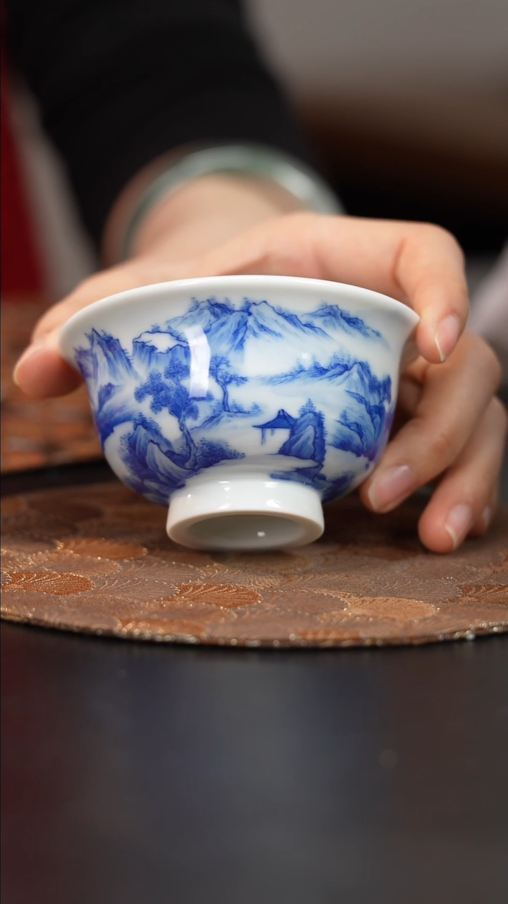 【闪购商品】杯看山柴窑青花山水压手