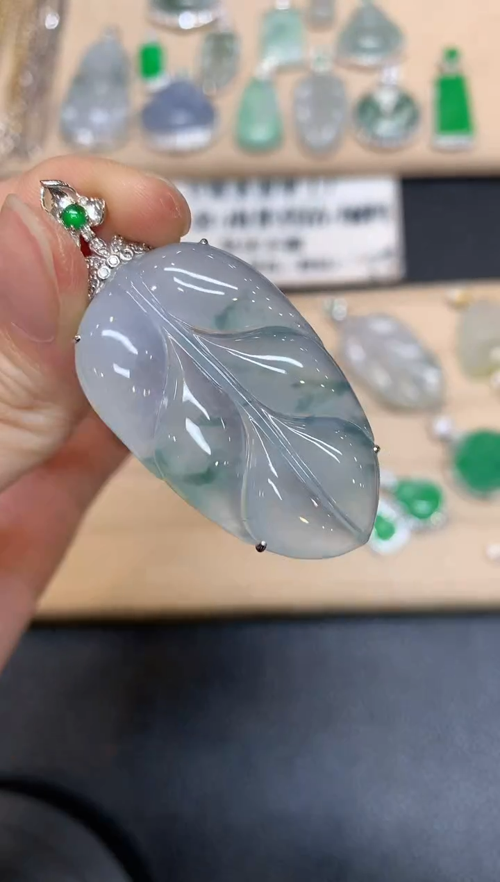 【闪购商品】翡翠颈饰18K金镶嵌树叶【无服务费