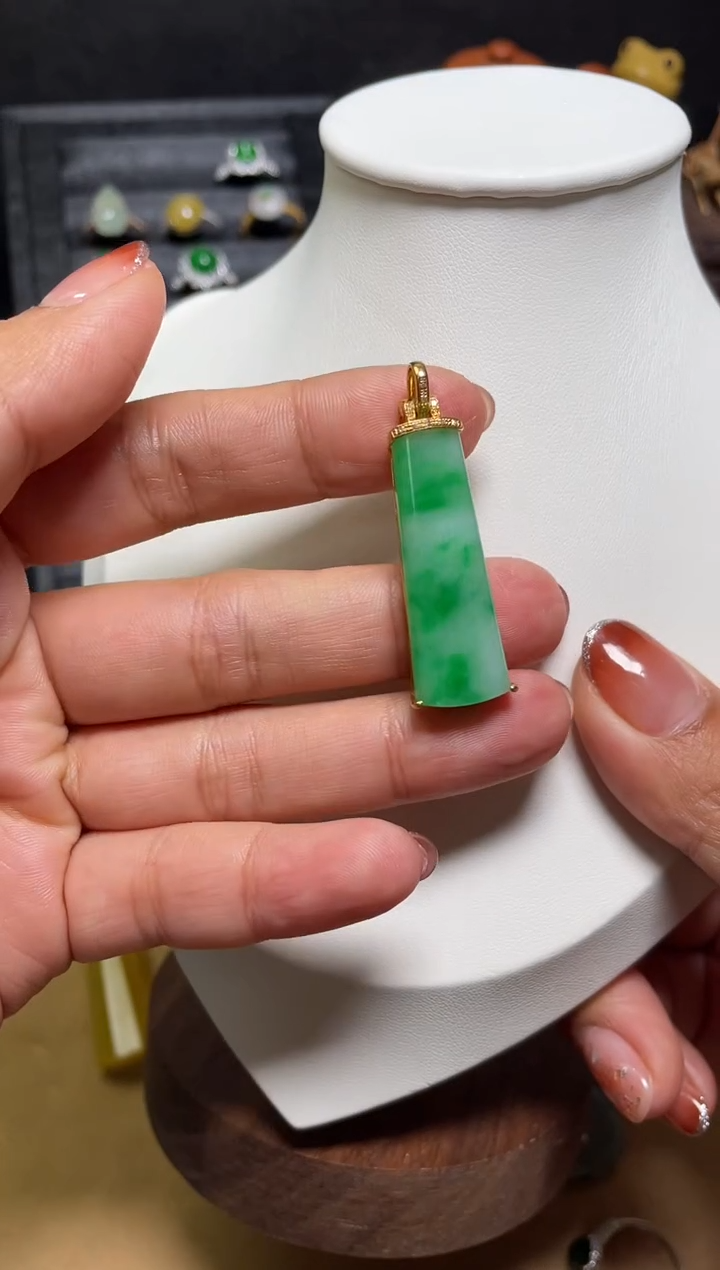 【闪购商品】翡翠吊坠(不含链)18K金镶嵌无事牌48小时鉴赏期